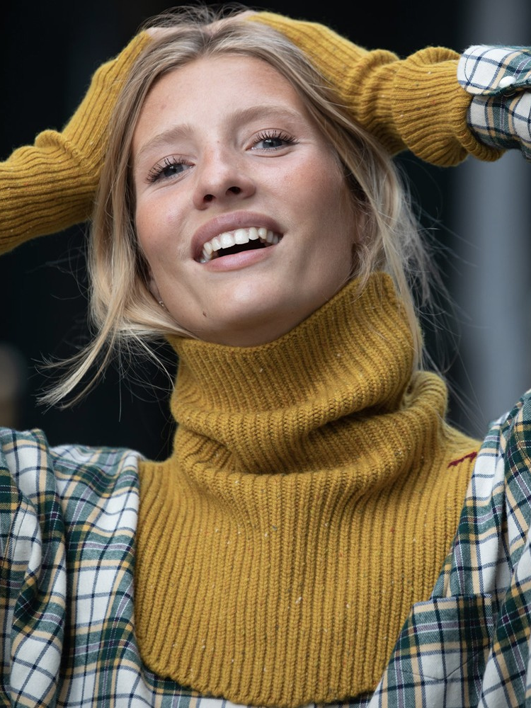 Col KOON 100% cachemire 6 fils couleur safran. Boutique Mademoiselle Louise - Melle Louise.