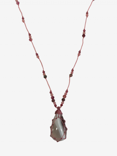 Petit talisman Rakhi me gris en pierres semi précieuses et d'une pierre agate grise. Melle Louise.