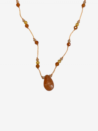 Collier Rakhi Me Pierre de soleil. Drop , goutte facettée de pierre de soleil. Mademoiselle Louise - Melle Louise.