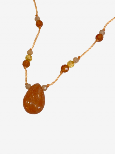 Collier Rakhi Me Pierre de soleil. Drop , goutte facettée de pierre de soleil. Mademoiselle Louise - Melle Louise. 2