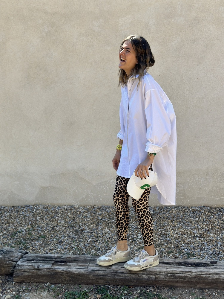 Chemise longue blanche coupe oversize. Boutique Mademoiselle Louise.