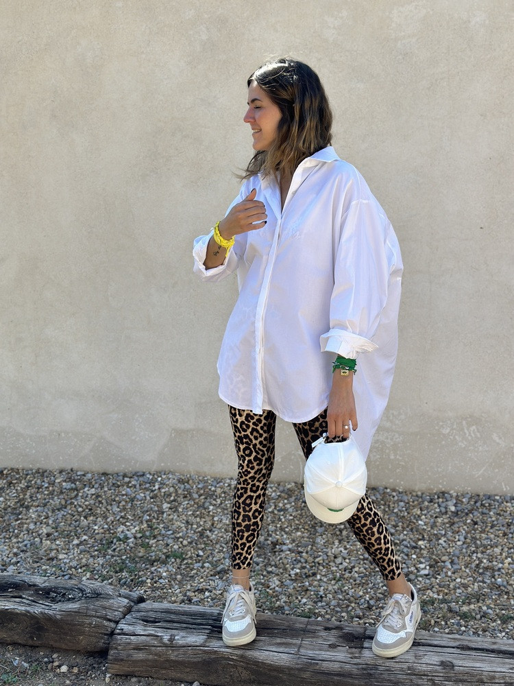 Chemise longue blanche coupe oversize. Boutique Mademoiselle Louise.