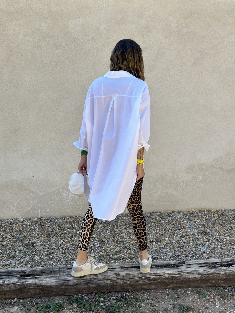 Chemise longue blanche coupe oversize. Boutique Mademoiselle Louise.