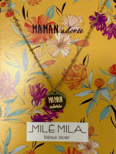 Collier pour maman en or acier inoxydable, réglable, inscription maman adorée. Boutique Mademoiselle Louise.