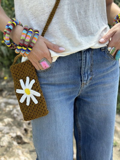 Petite pochette en crochet pour le téléphone ou autres petits accessoires Imprimé marguerite. Melle Louise.