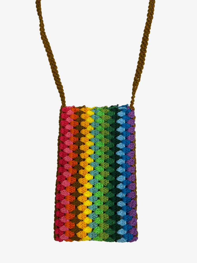 Petite pochette en crochet multicolore pour le téléphone et sa bandoulière réglable avec un noeud. Melle Louise.