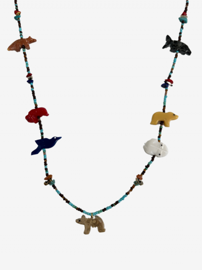 Collier Fishing amulettes d'animaux avec perles keishi et animaux fétiche sculpté dans du fossile ou de la pierre naturelle.