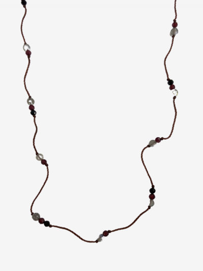 Ras de cou Rakhi me en pierres de grenat et onyx noir et labradorite.