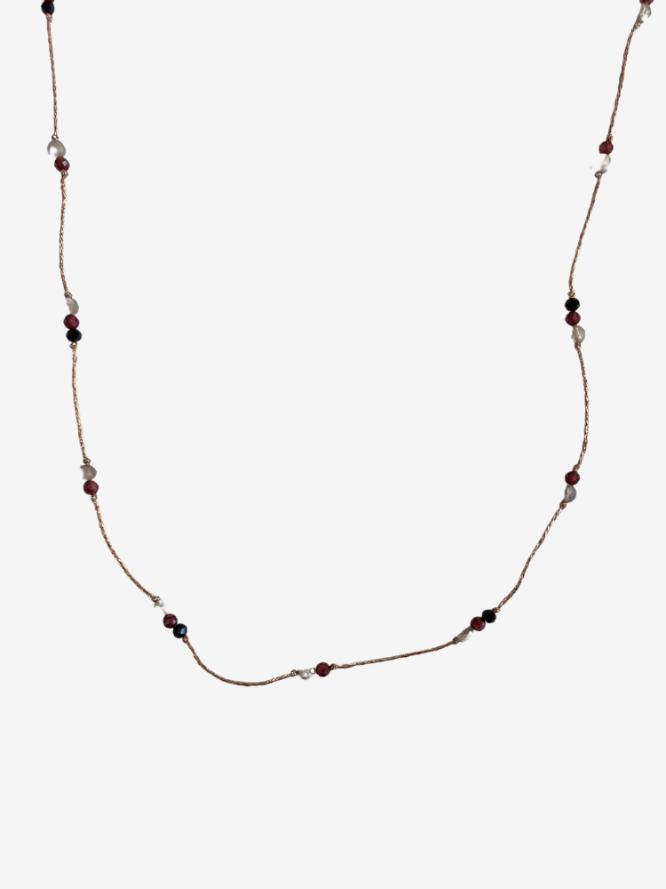 Collier ras de cou Rakhi me Laz métal en pierres fines et fils de coton métallisés couleurs or rose.