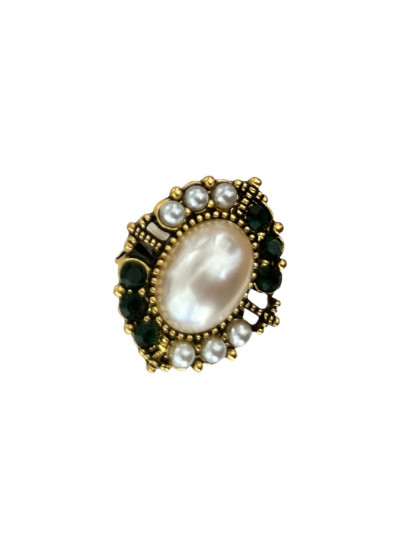 Broche fantaisie en forme ovale vert avec une perle au centre, acier inoxydable. Boutique Mademoiselle Louise - Melle Louise.