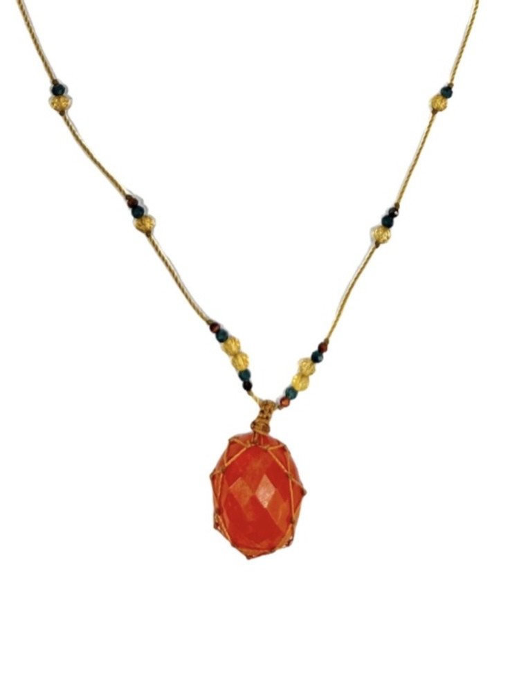 Rakhi me petit talisman Beryl Cornaline.