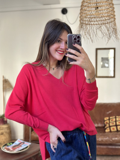 Pull col V maille fine et douce rouge. Boutique Mademoiselle Louise. MELLE LOUISE.