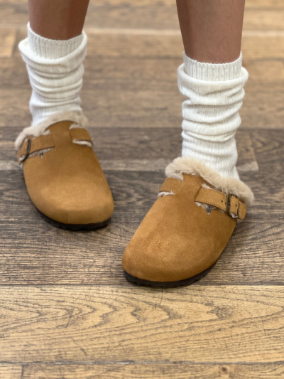Sabots fourrés camel, semelle en cuire. Boutique Mademoiselle Louise - Melle Louise