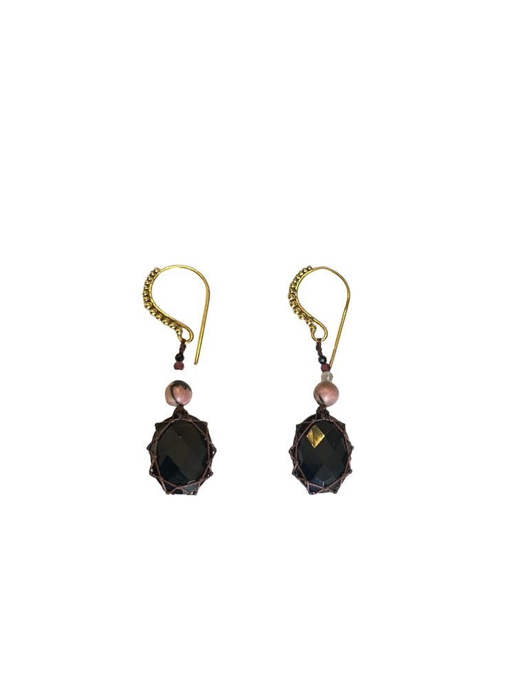 Boucles d'oreilles MINA LEON onyx noir en pierres fines composées de plusieurs pierres. Rakhi me. Melle Louise