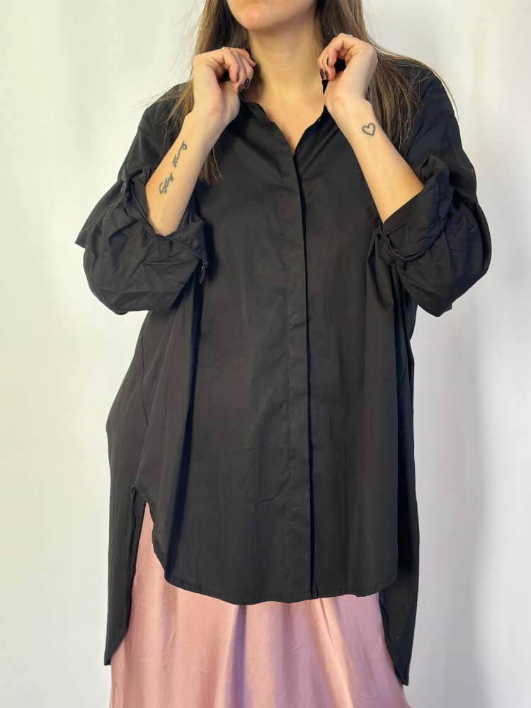 Chemise longue noir oversize femme. Chemise noir longue. Mademoiselle Louise.
