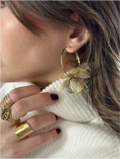 Boucles d'oreilles doré avec pétales de fleur. SILVA. Boutique Mademoiselle Louise - Melle Louise.