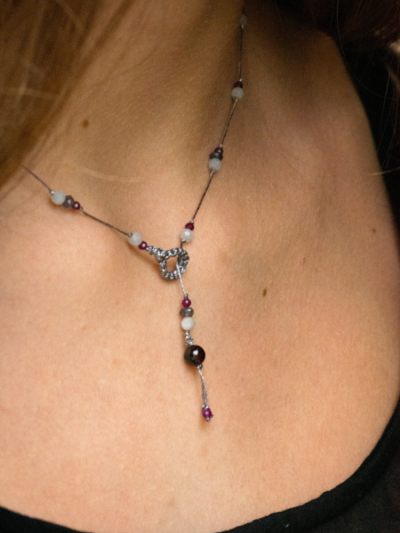 La pierre iolite favorise un sommeil profond et récupérateur, elle est connue pour faciliter l'endormissement . Rakhi me