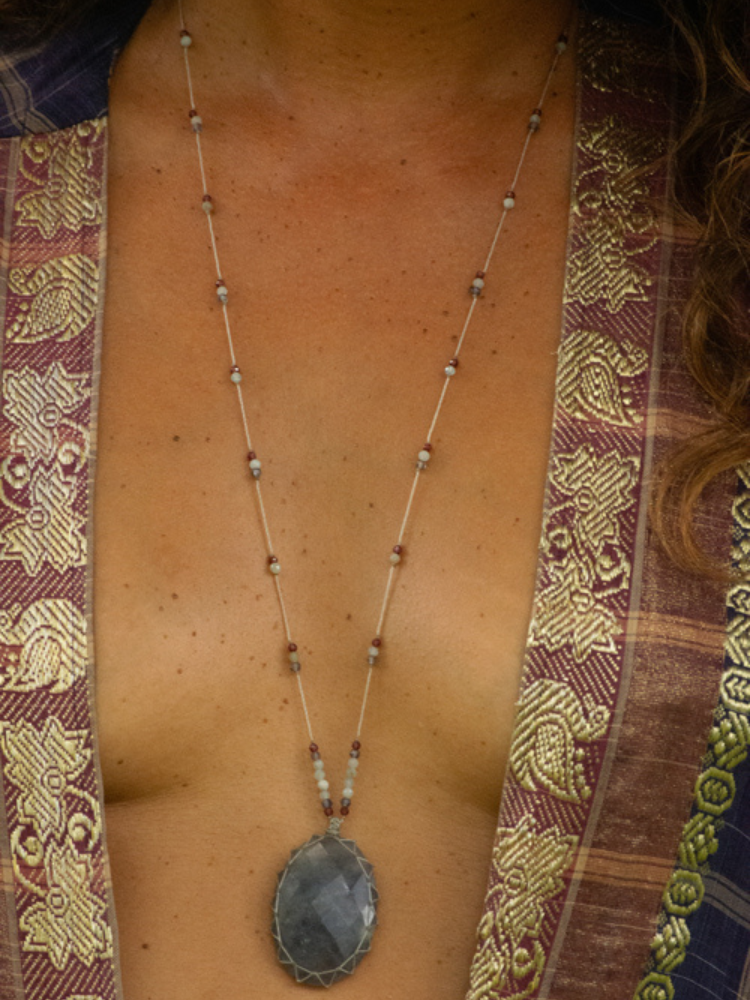 Grand talisman LUCIE iolite