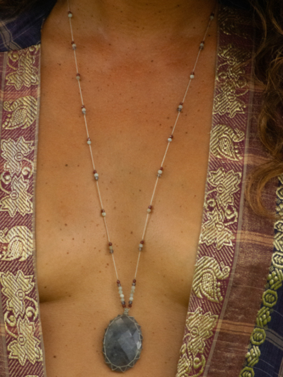 Grand talisman LUCIE iolite