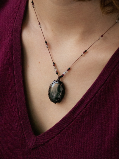 Rakhi Me Petit Talisman Laz Hyperstène composé de plusieurs pierres. 2