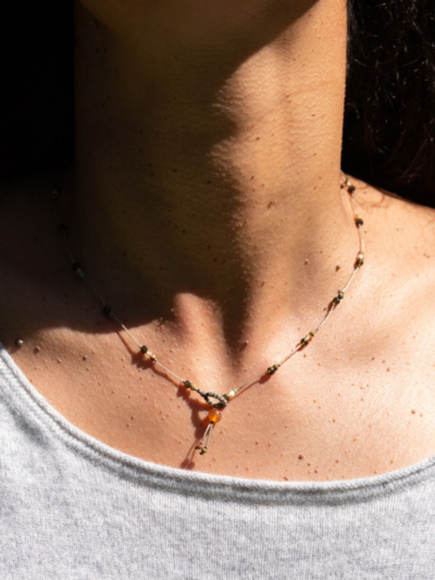 Ras de cou Rakhi me LEON en pierres fines composé de pierres unakite, pierre de lune et oei de chat