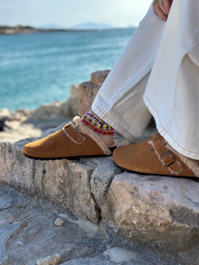 Sabots fourrés camel, semelle en cuire. Boutique Mademoiselle Louise - Melle Louise 2