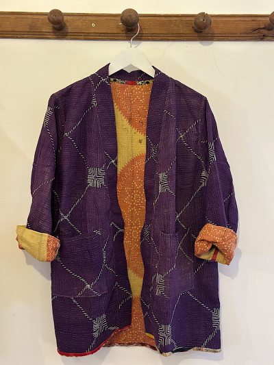 kimono en Kantha ancien dans l'air du temps, pièce précieuse confectionnée à la main. Kimono réversible. Mademoiselle Louise.