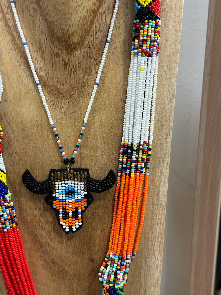 Collier en perles têt de buffle style boho & chic. Mademoiselle Louise.