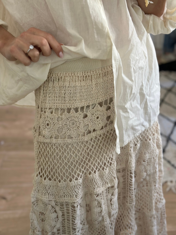 Jupe en crochet écru taille élastique. Jupe en crochet doublée. Mademoiselle Louise.