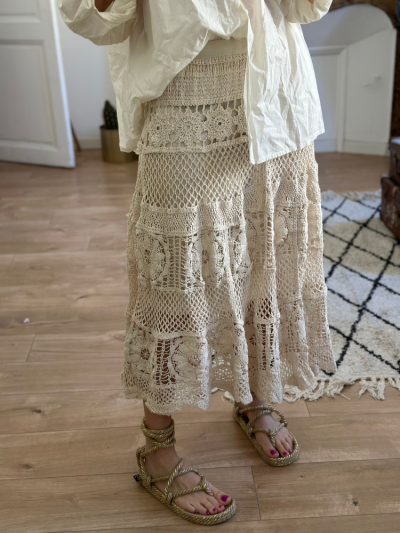 Jupe en crochet écru taille élastique. Jupe en crochet doublée. Mademoiselle Louise.