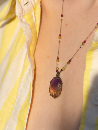 Collier Rakhi Me. Petit talisman capri amétrine. Mademoiselle Louise.