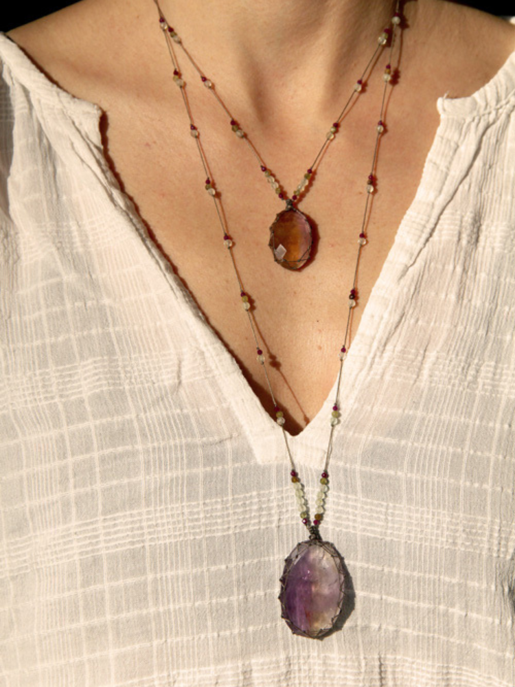 Collier Rakhi Me. Petit talisman capri amétrine. Mademoiselle Louise.