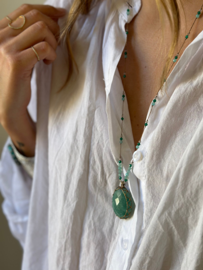 Grand talisman VERONA Rakhi me. Grand talisman avec pierre amazonite, onyx vert et pierre de lune chocolat. Mademoiselle Louise.