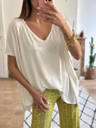 T-shirt oversize blanc col V manches courtes. Mademoiselle Louise.