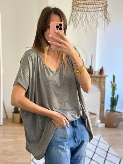 T-shirt oversize gris col V manches courtes. Mademoiselle Louise.