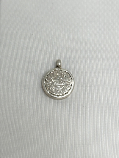 AMULETTE small holy footprint 2