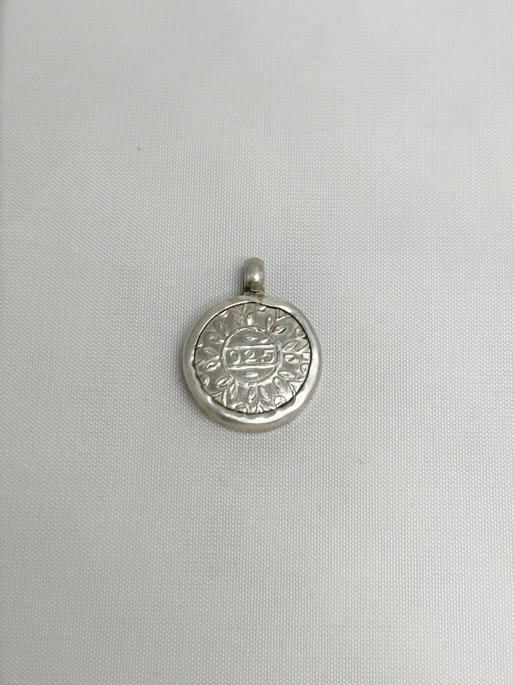 AMULETTE small holy footprint