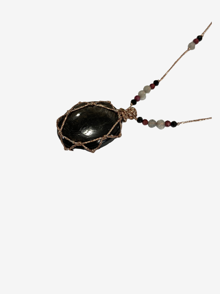 Collier Rakhi me, petit talisman Laz Hyperstène métal composé de plusieurs pierres : grenat, labradorite et onyx noir