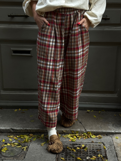 Pantalon NILA à carreaux rouge