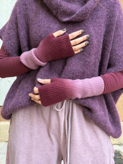 Mitaines KOON 100% cachemire 6 fils couleur deep dye plum prune. Boutique Mademoiselle Louise - Melle Louise. 2
