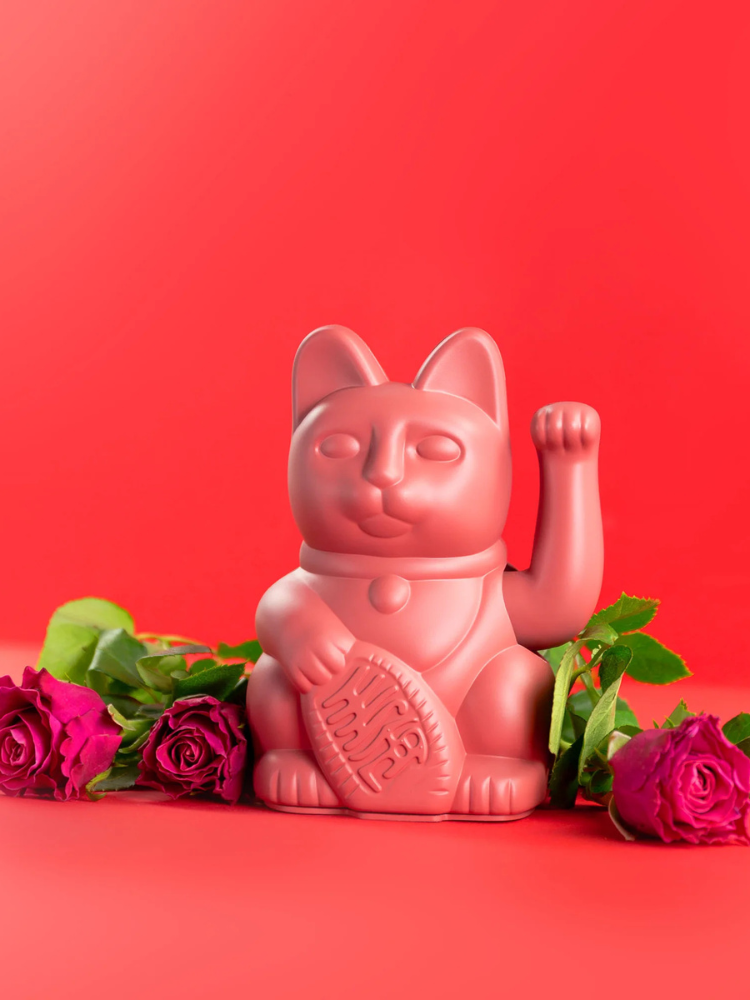 Chat chanceux rouge baie