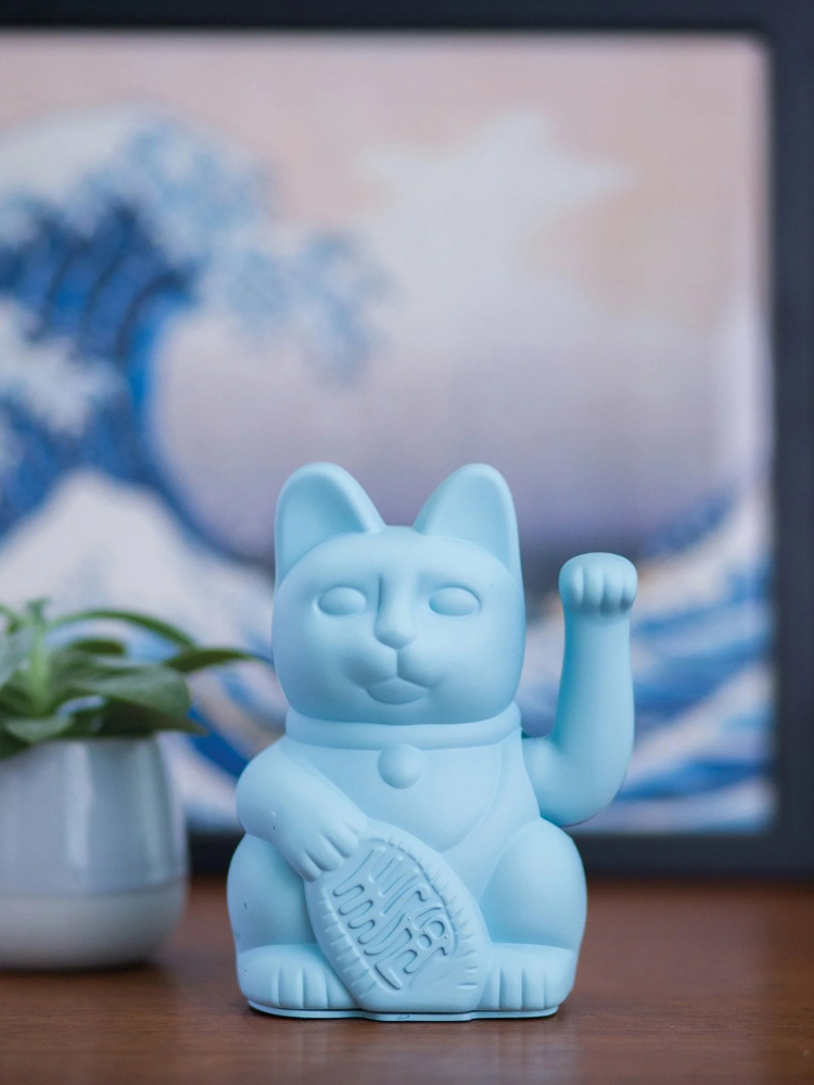 Chat chanceux bleu clair