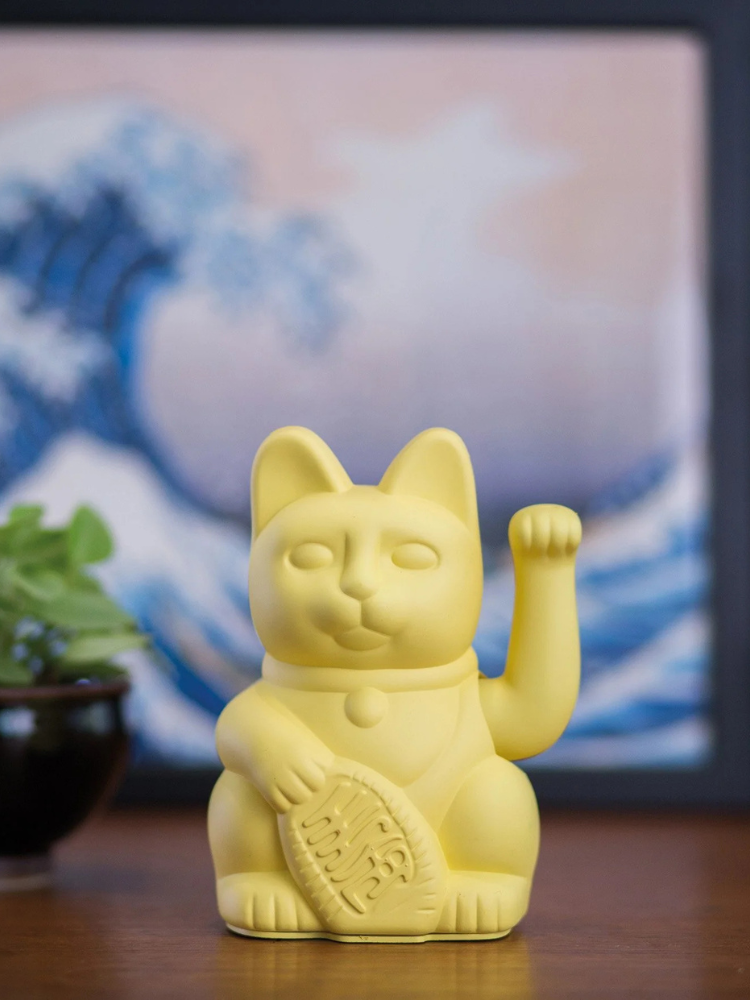 Chat chanceux jaune