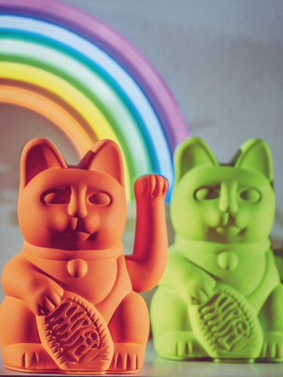 Chat chanceux neon orange 2