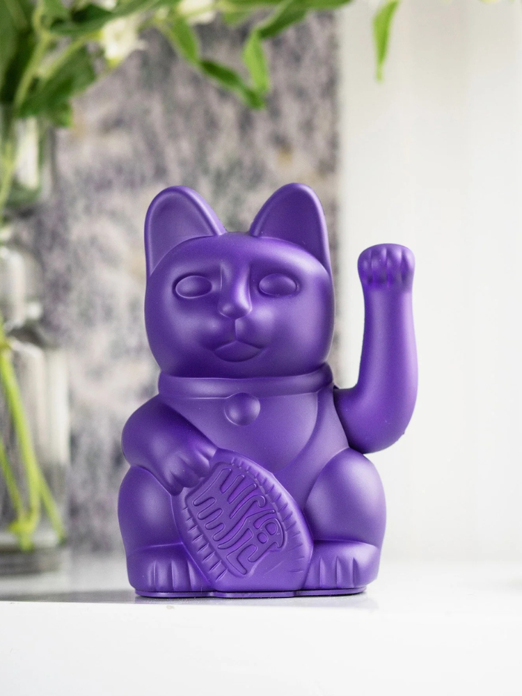 Chat chanceux violet