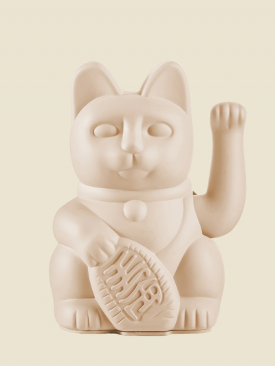 Chat chanceux ocre