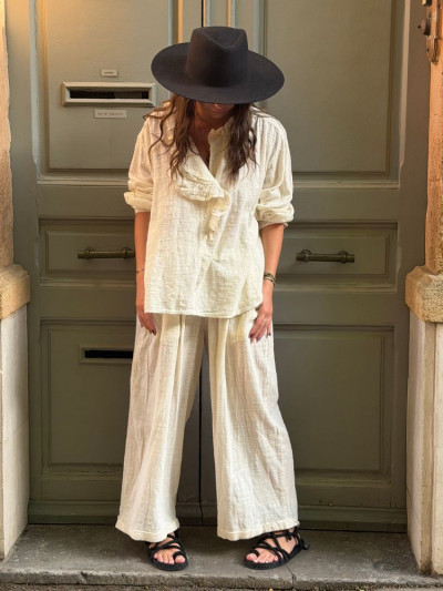 Blouse NUNKI écru à volant 2